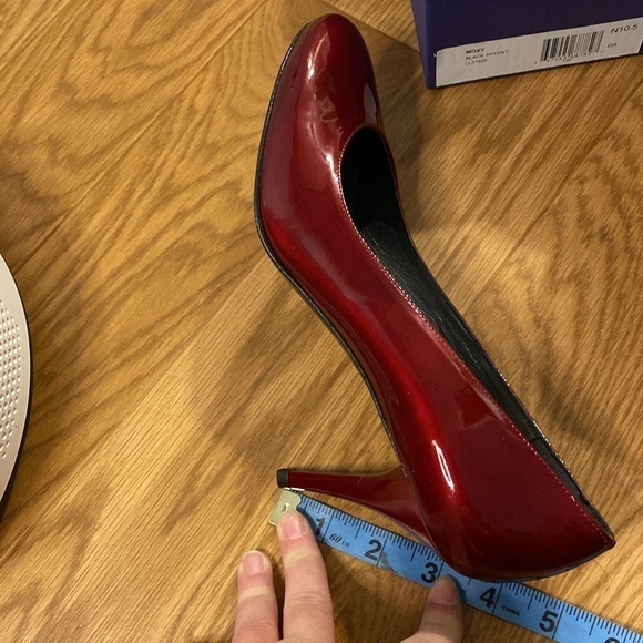 Stuart Weitzman Women’s Ruby Red Patent Leather Heels (Size 9.5 N) - Picture 8 of 11